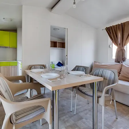 Apartment Mobilne Kucice Mery Bibinje